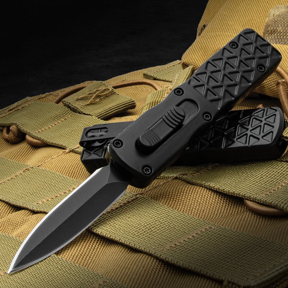 Full image of the ShadowMaster Mini OTF Automatic Knife open and closed. image number 0