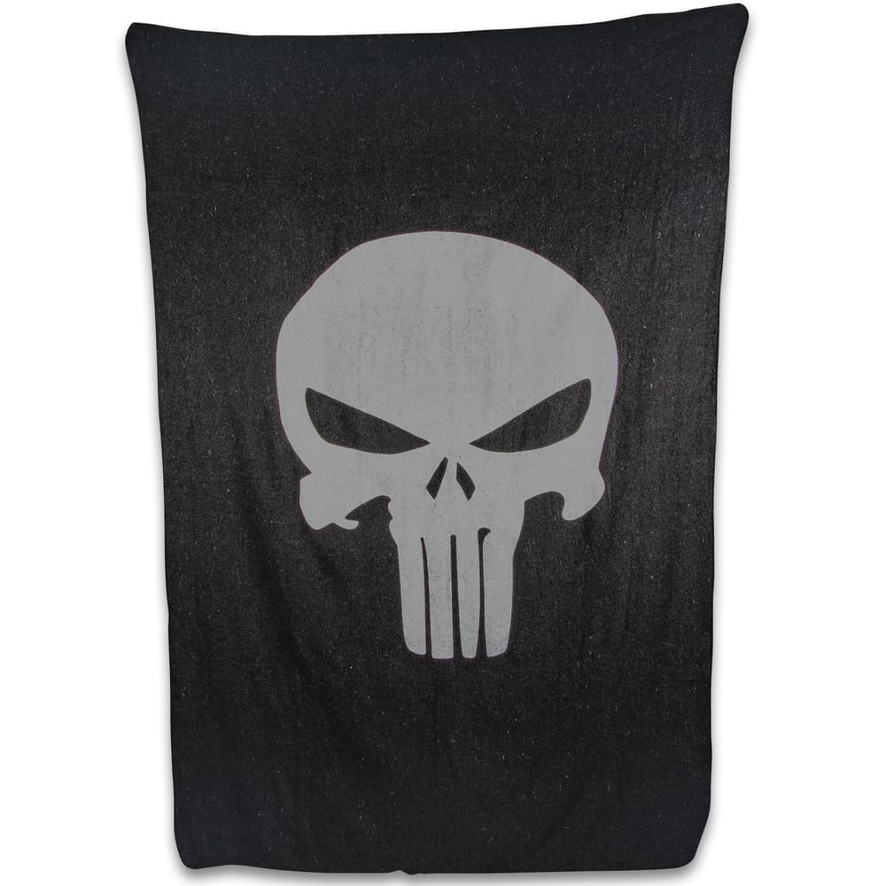 Stay warm even in the coldest temperatures when you snuggle up in this eye-catching, Punisher Skull wool blanket image number 0