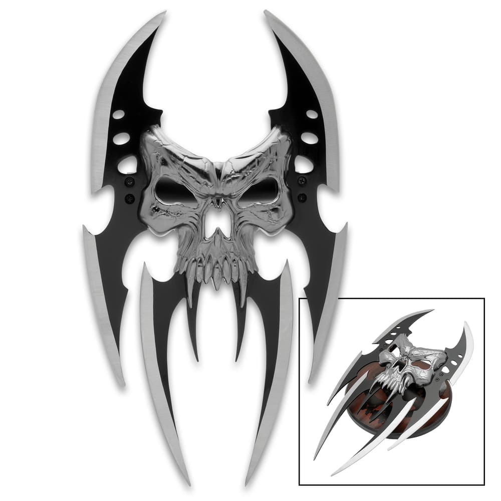 Skull Reaver Hand Blade and Display. image number 0