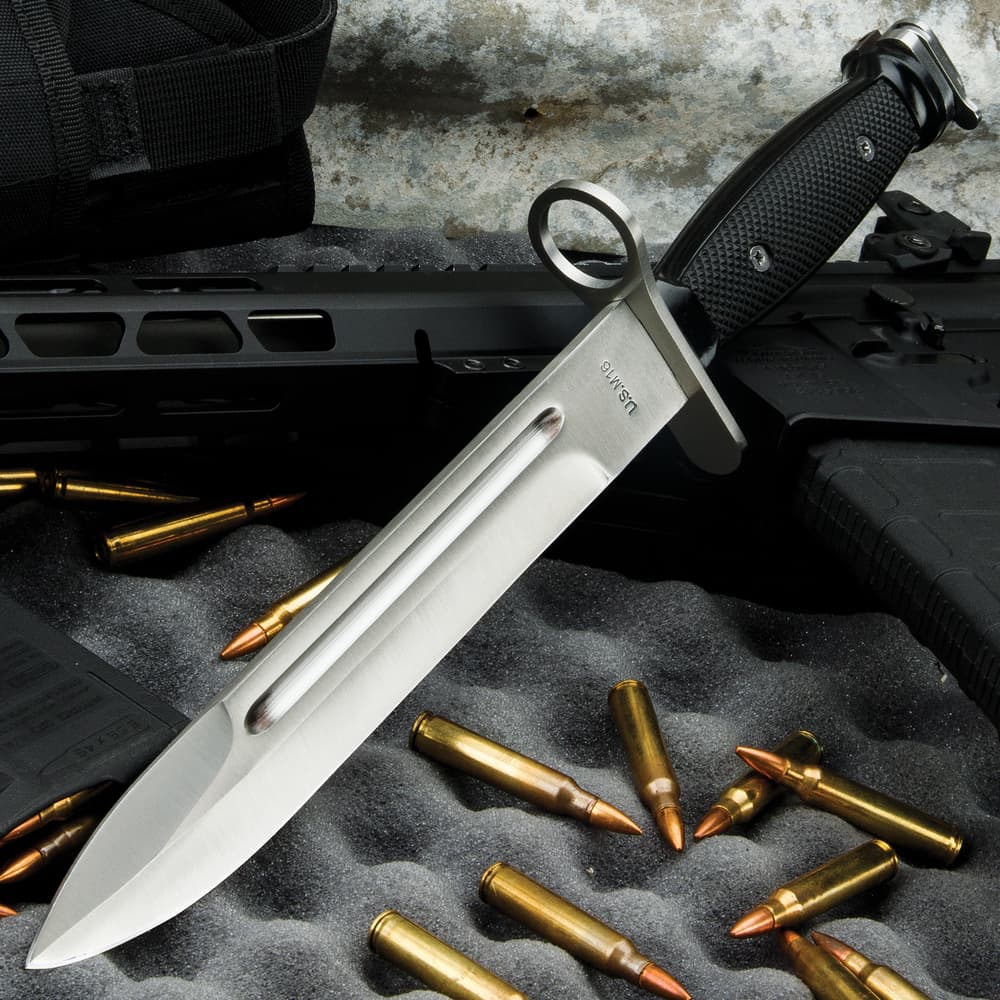 M7 Bayonet Knife - Replica; Made for use on Vietnam-Era M-16 Rifles - NEW image number 0