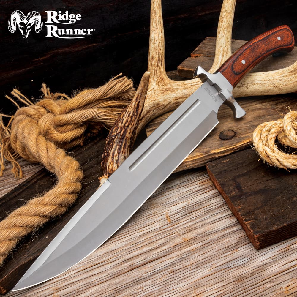 The Ridge Runner Denali Ridge Toothpick Knife is a classically designed fixed blade that is up to backing you up in the wild image number 0