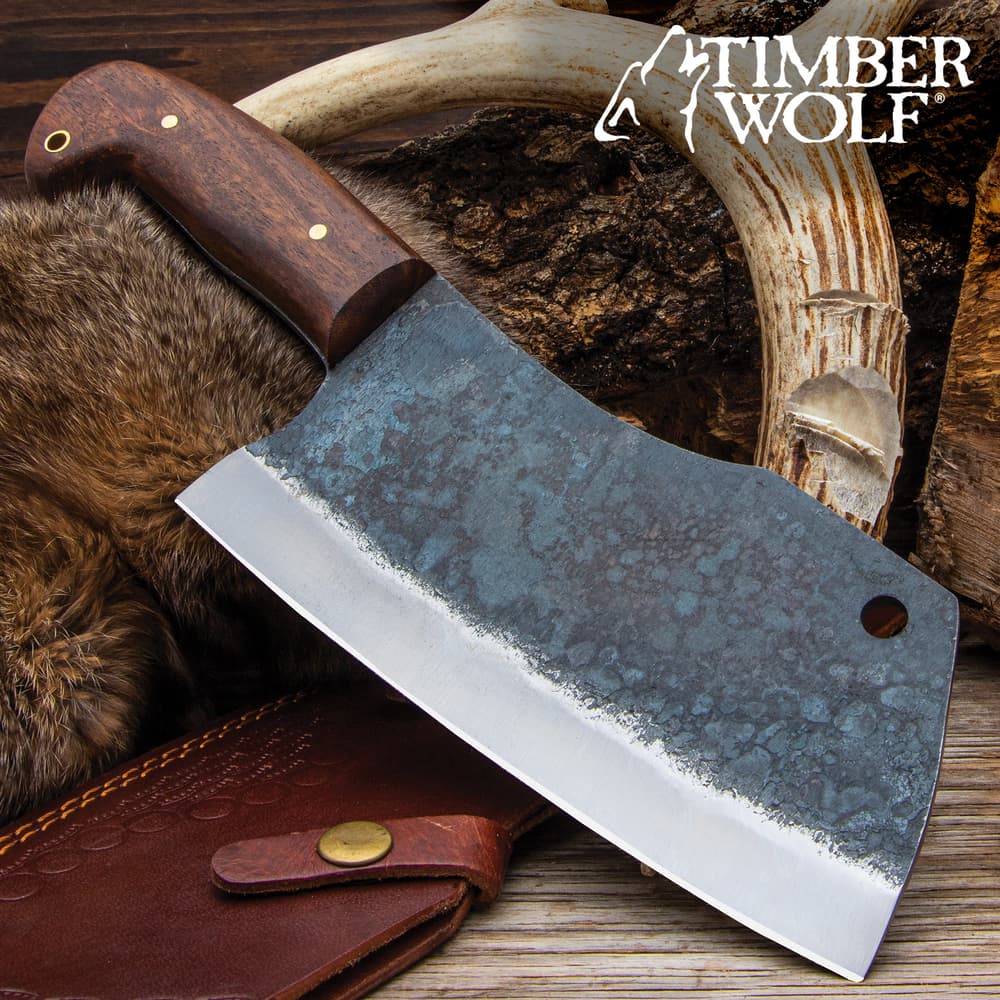 The Timber Wolf Trail Cleaver is perfect for camping. image number 0