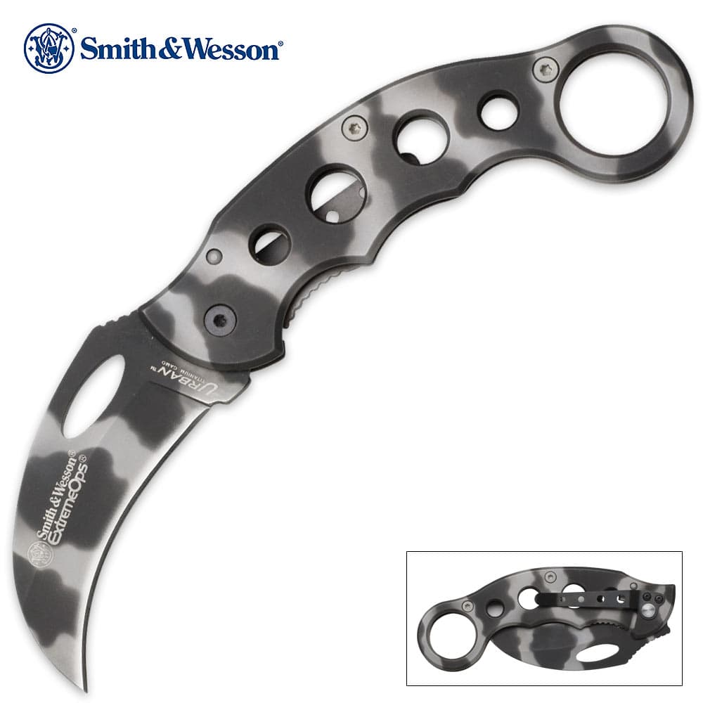 Smith & Wesson Extreme Ops Karambit Camo Folding Knife image number 0
