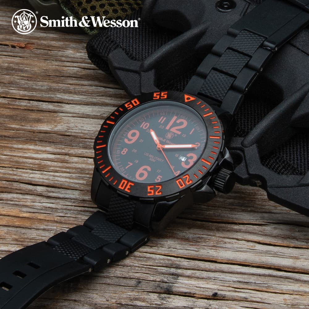The Smith & Wesson Military Field Watch shown in its entirety image number 0