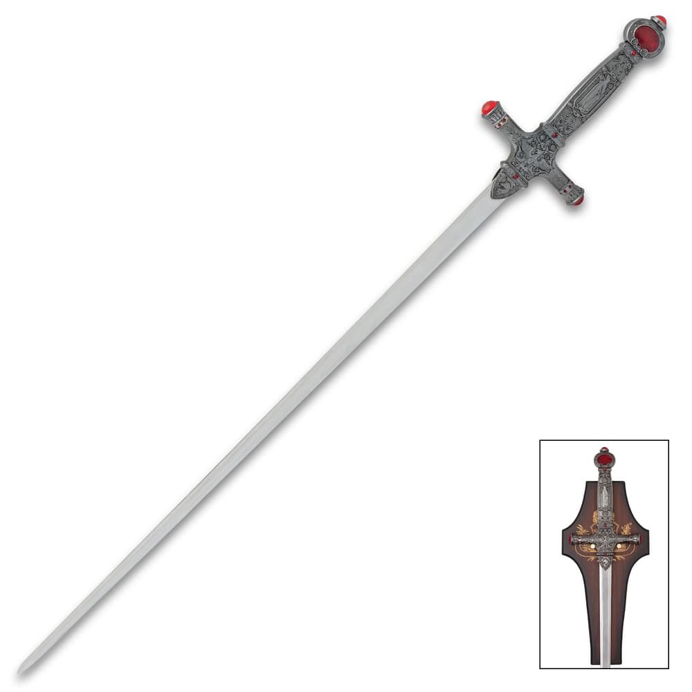 Full image of the Gryffin Guardian's Sword. image number 0