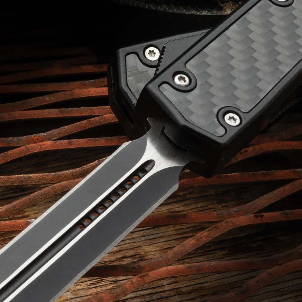 The USA Tactical Black OTF Automatic Knife has a metal pocket clip. image number 1
