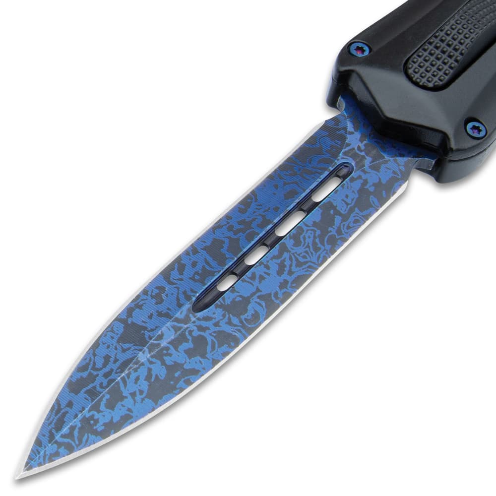 Close up image of the Damascus Automatic OTF Knife blade. image number 1