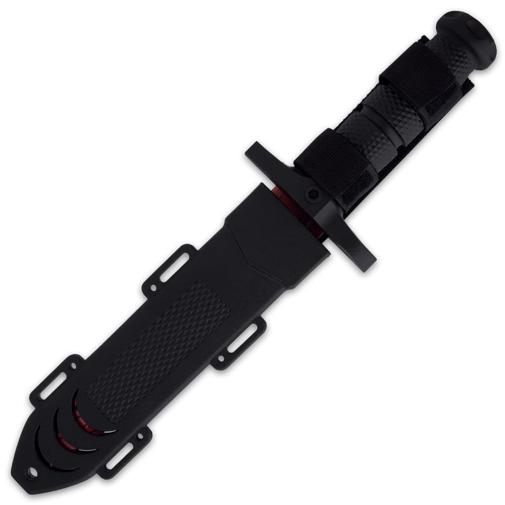 The survival knife comes in a sturdy TPU leg and belt sheath and the throwing knives come in a tough nylon belt sheath image number 1