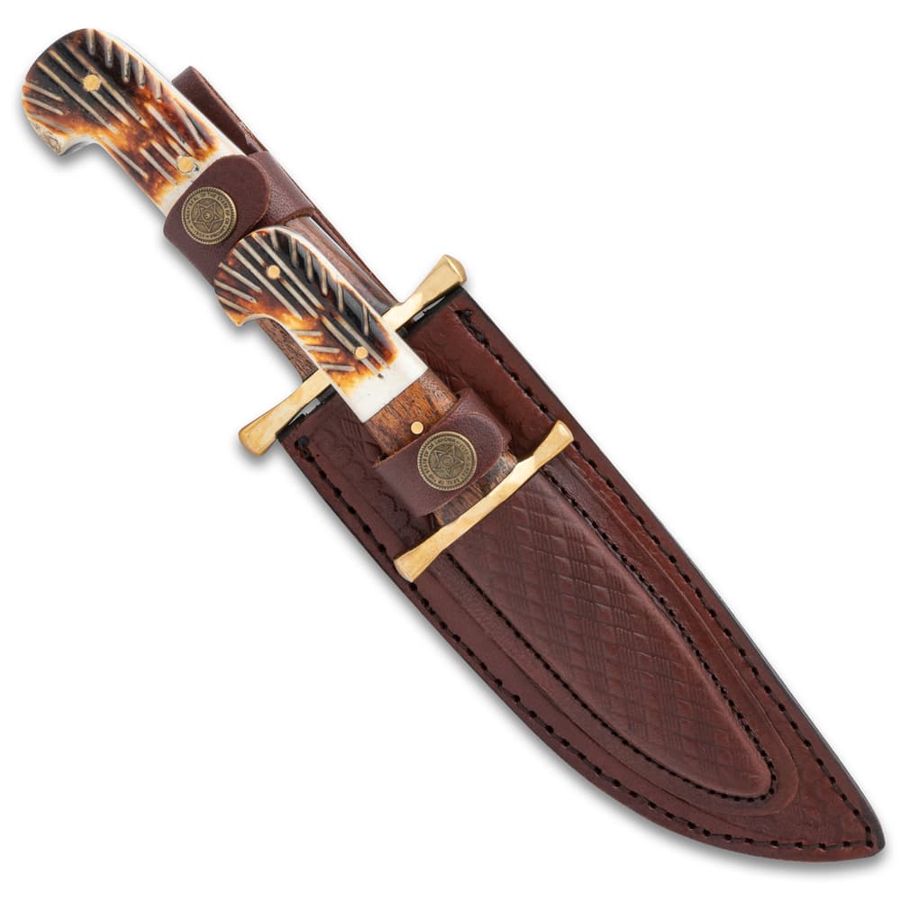 Both of the fixed blade knives can be carried in the premium leather, twin belt sheath image number 1