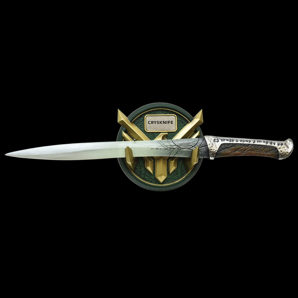 Green and gold display wall mount featuring the hawk sigil of House Atreides with the knife resting on gold prongs. image number 1