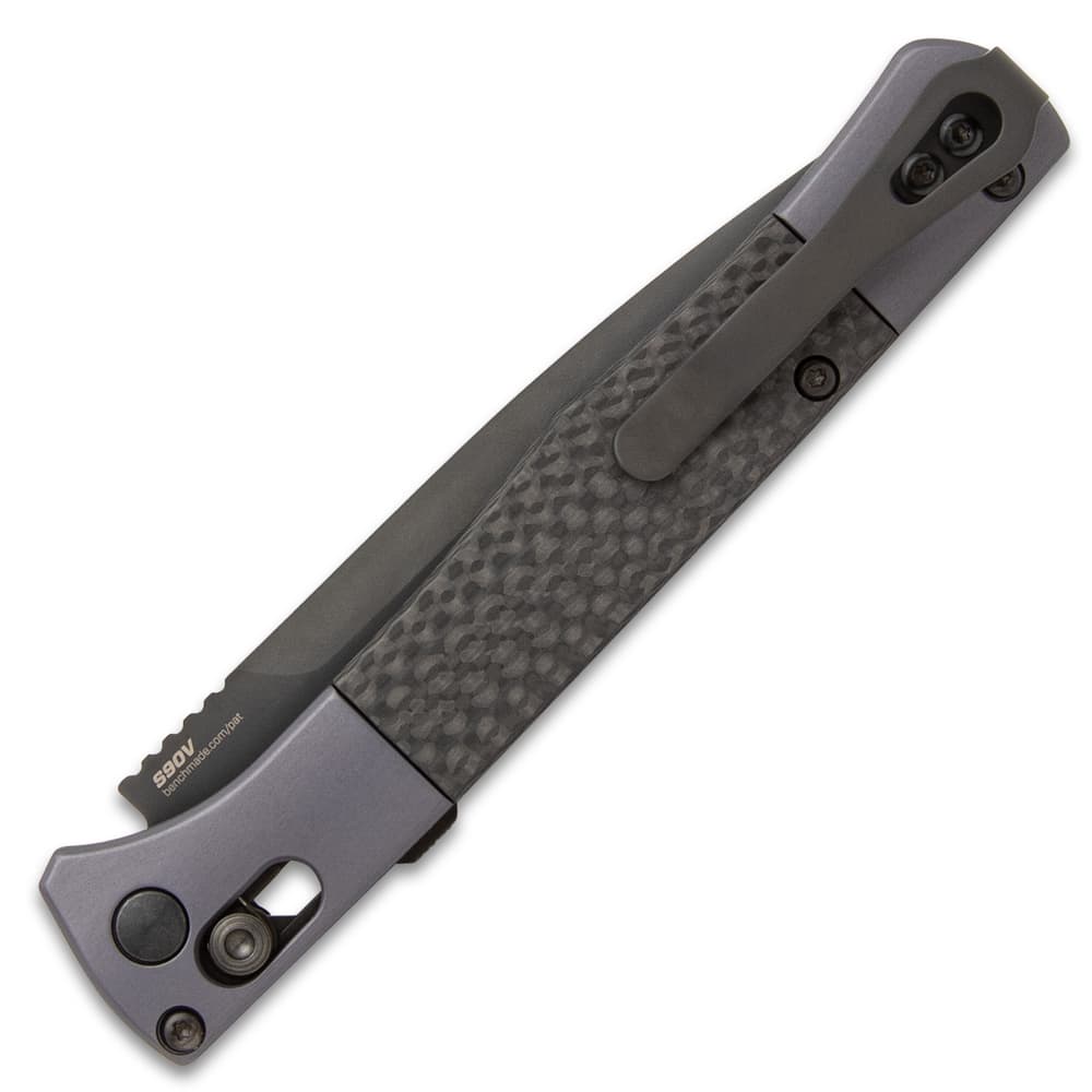 It has aerospace aluminum handle scales with a sleek carbon fiber inlay and a deep-carry, reversible tip-up pocket clip image number 2