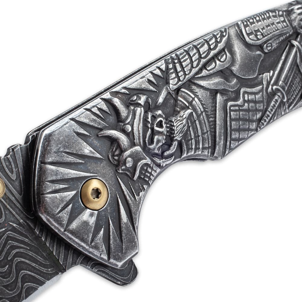 Side view of the knife’s cast stainless steel handle with engraved Shogun artwork. image number 2