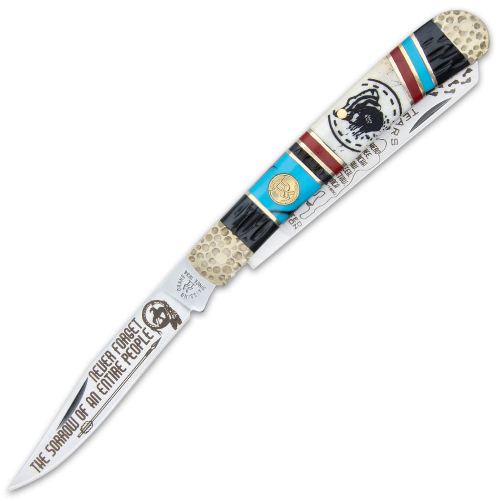The trapper has two sharp 440 stainless steel blades, which feature the Trail of Tears themed etchings and a limited edition stamp image number 2