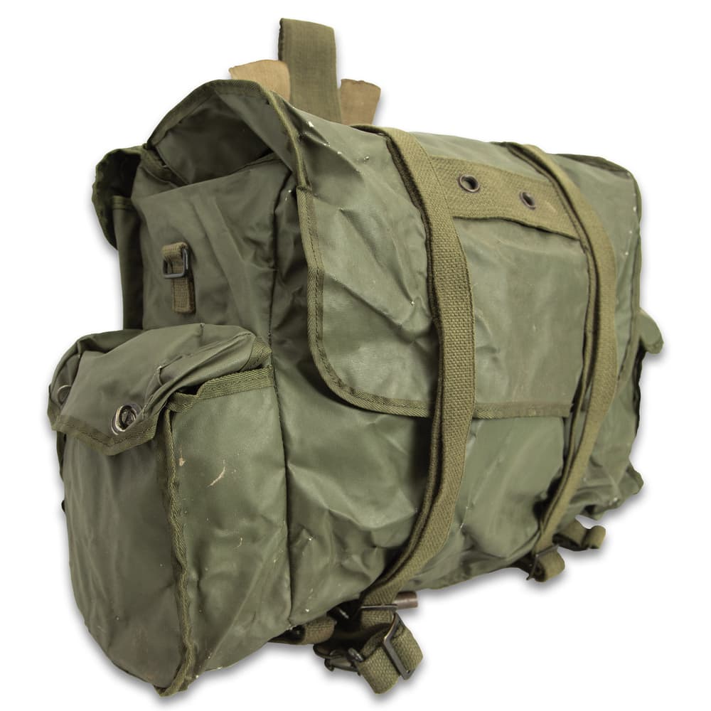 On each side of the bag, there’s a large pocket with metal turn lock closures and there’s a large pocket on the back secured with metal snaps image number 2