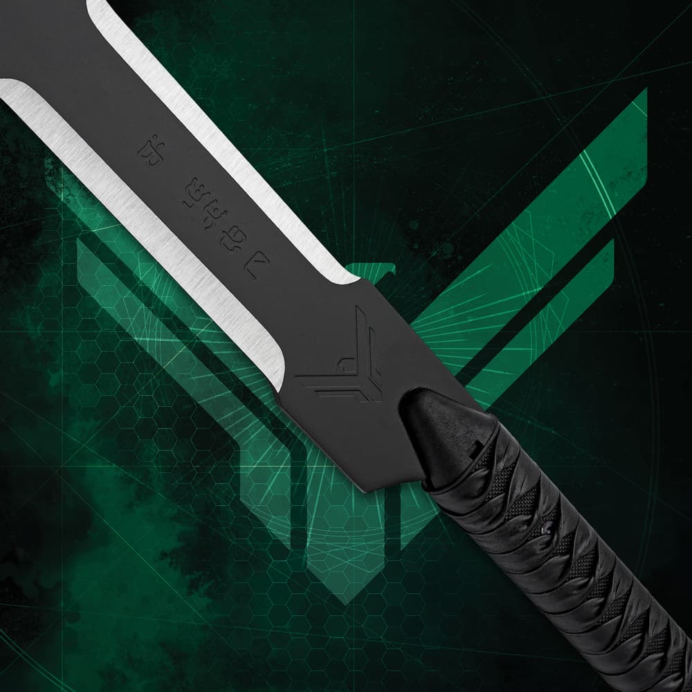 Full view of the Long Blade of Duncan Idaho, capturing its legendary design from a striking angle. image number 3