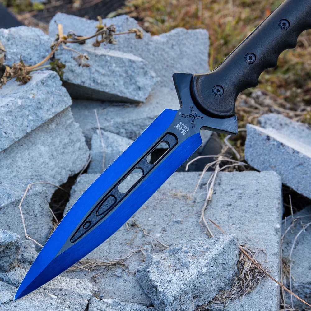 The powerful spear has an eye-catching blue haze finish but there’s no doubt that it was built for durability and heavy use image number 3