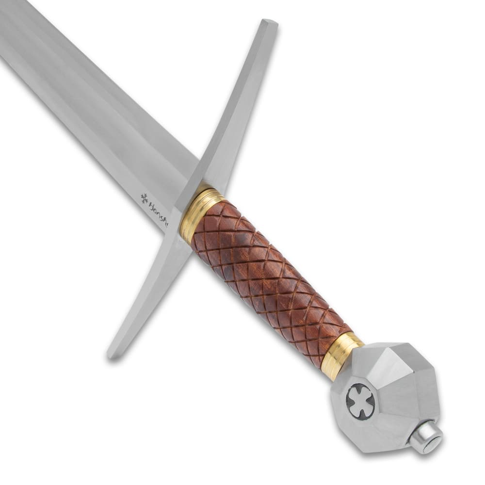 Detailed view of the Templar Sword’s checkered grip pattern handle with brass ring accents and circular pommel with cross design. image number 3