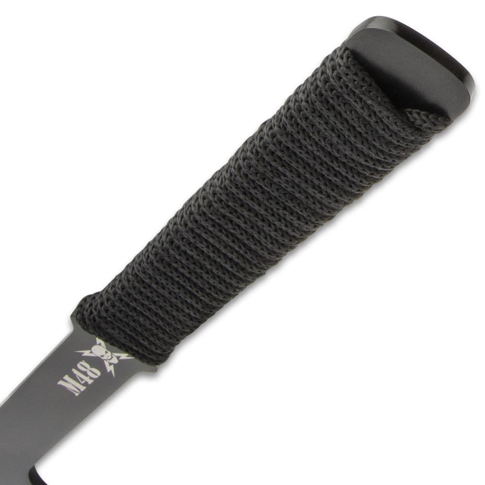 The full-tang handles are wrapped in black cord for a comfortable, slip-free grip, allowing you to throw with ease image number 3