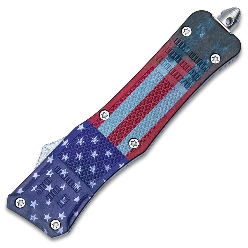 An out-standing nod to Old Glory, the American Flag OTF Knife is a capable everyday carry knife that’s also a showpiece image number 4