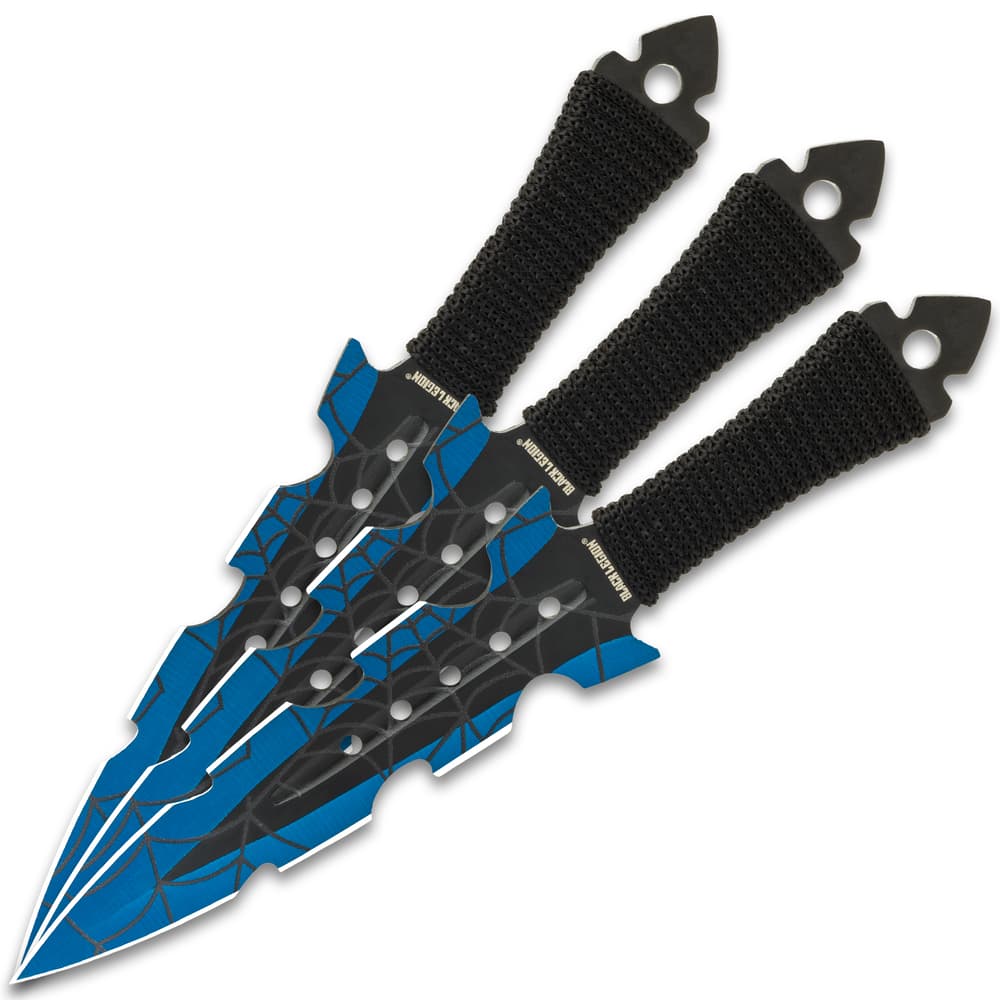 The throwing knives included in set image number 5