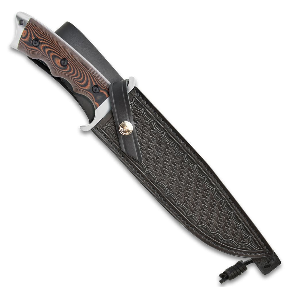 The fixed blade in its included belt sheath image number 5