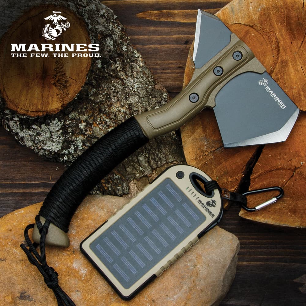 Our USMC Utility Kit includes two must-have tools for any mission, and both have the official seal of approval from the Marine Corps image number 0