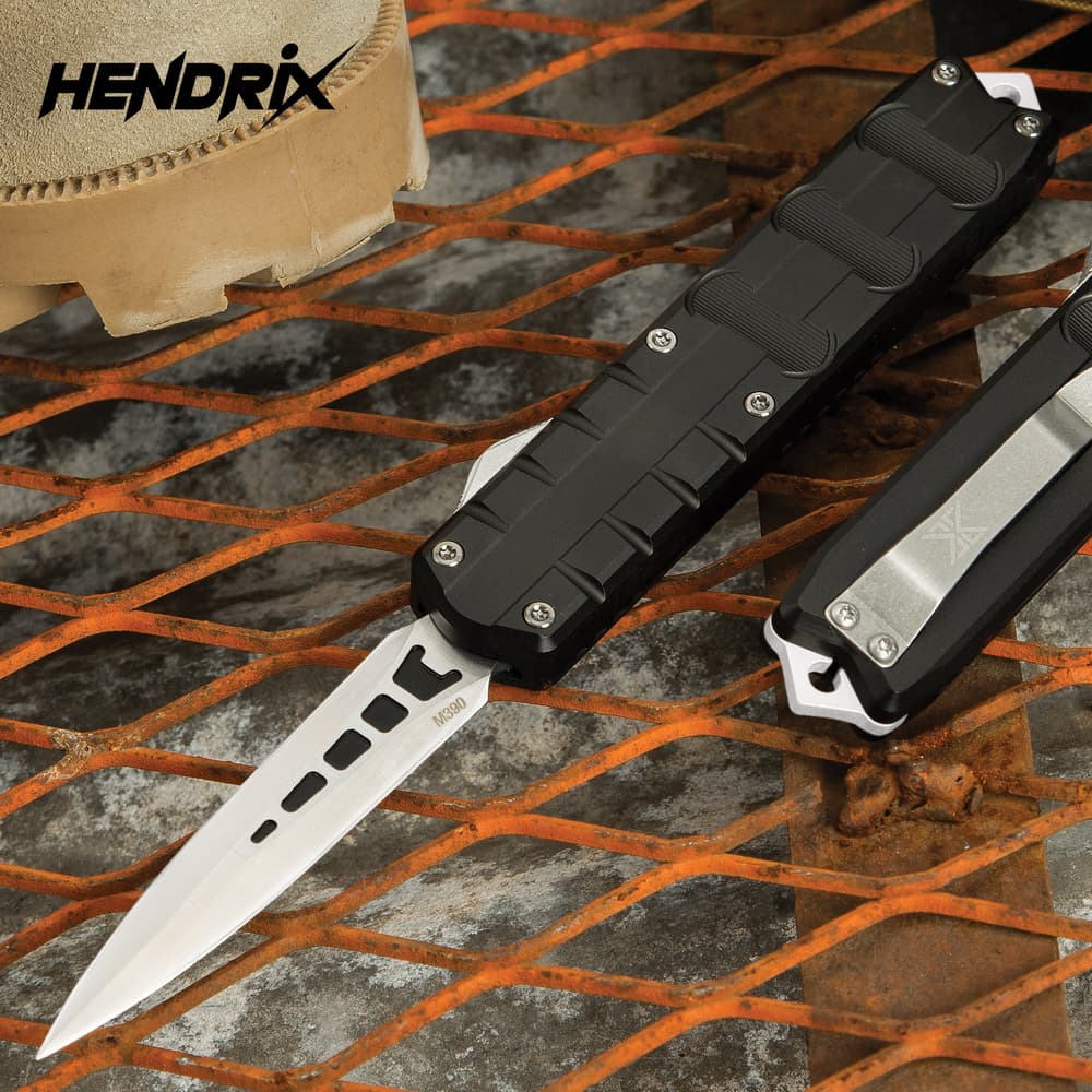 The Hendrix Triton Dagger Knife has a 3 1/2" M390 premium steel dagger blade with a satin finish and 6061 T6 aluminum handle. image number 0