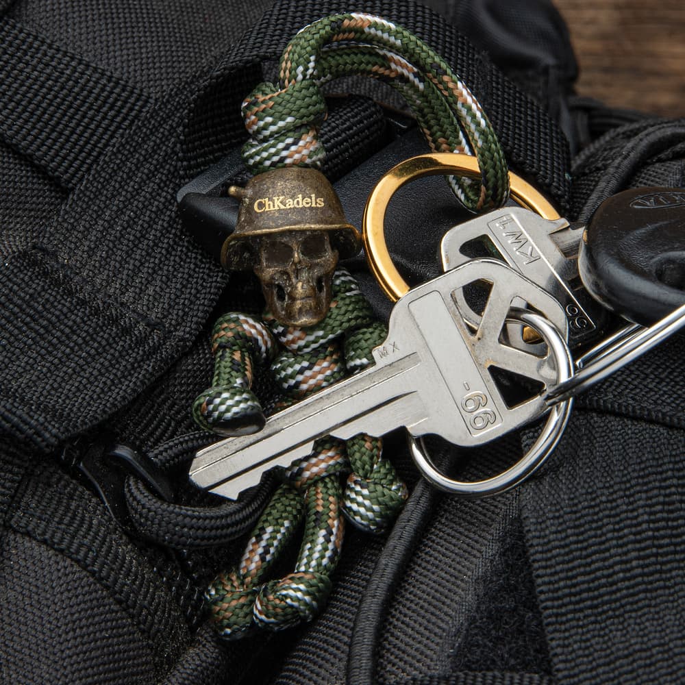 Camo Skull Trooper Pendant Keychain - High-Quality Paracord