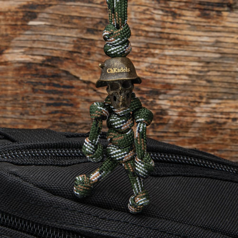 Camo Skull Trooper Pendant Keychain - High-Quality Paracord
