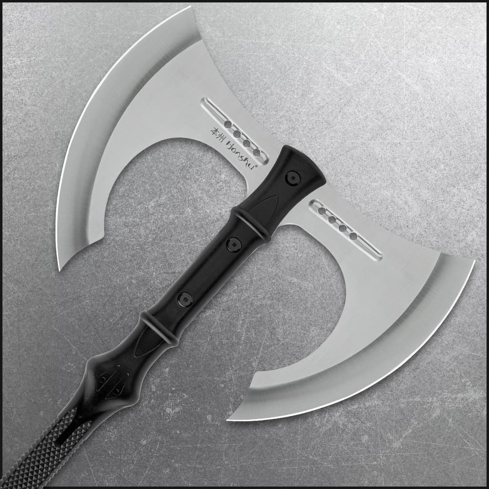 Close up image of the blades on the Executioner Axe. image number 1