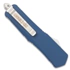 The blue handle is made of high-quality metal alloy with the deployment button placed along the spine for fast opening