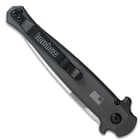 The lightweight, strong anodized aluminum handle is comfortably slim with a carbon fiber insert and a push button lock