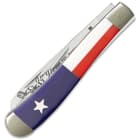 Texas Flag Trapper Pocket Knife - Stainless Steel Blade, Etched Artwork, Acrylic Handle Scales, Polished Stainless Steel Bolsters