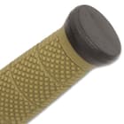 The OD ridged and textured handle is made of twice injected TPU and a tough TPU pommel caps the end