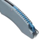 The handle scales are grey aluminum, secured to thumb-jimped liners and there is a blue backspacer with a lanyard hole