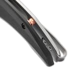 The G10 front handle scale has a texture that enhances the grip during use and the back is bead-blasted stainless steel