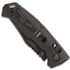 The 6 3/8” overall pocket knife features a sturdy, metal pocket clip that allows for deep, right-side carry