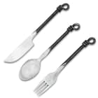 A veiw of the entire utensil set