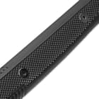 Zoomed view of the rugged TPR tsuka with textured grooves showing a no-slip grip
