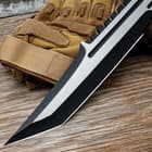 This fixed blade knife cuts swiftly and quietly through any task just like the silent and deadly ocean predator it’s named for