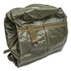 The 31 4/5”x 17 3/10”x 11 4/5” duffle also has two internal pockets and a snow collar on the top