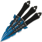 The throwing knives included in set