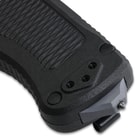 The automatic knife has a carbide glass breaker.