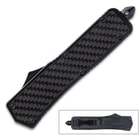 The black aluminum handle has ridges to make it grippy and it features a carbon fiber inset and a glassbreaker pommel