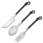A veiw of the entire utensil set