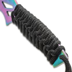 Closeup of the paracord wrapped handle.