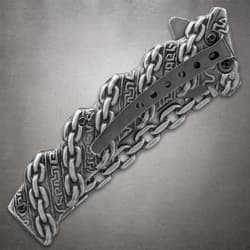 Closed knife with chain pattern on handle