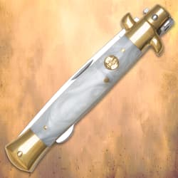 The knife’s mother of pearl handle is accented by brass-plated pins, bolsters, and shield.