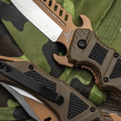 A detailed look at the pocket knife's tough handle