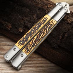 Angled image of the Butterfly Knife closed.